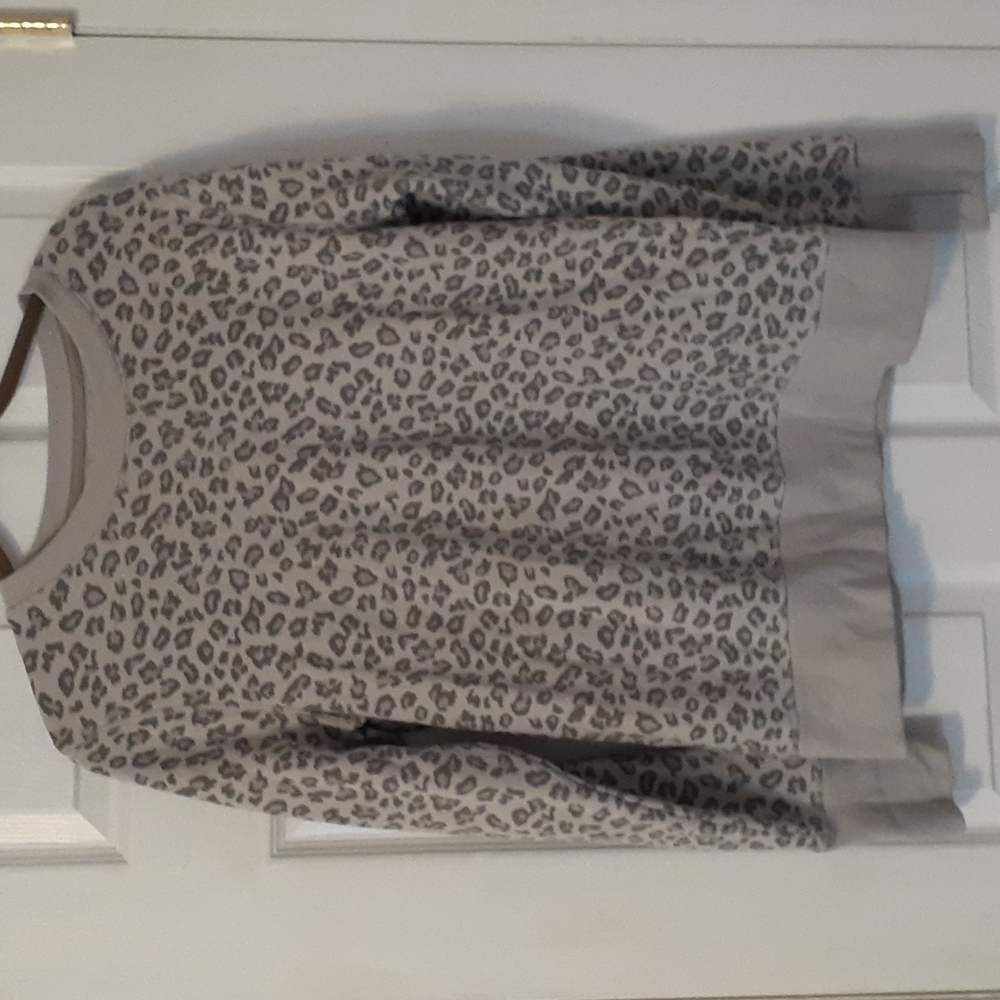 TEK Gear Ultra Soft fleece sweatshirt size M cream leopard print crew ne…